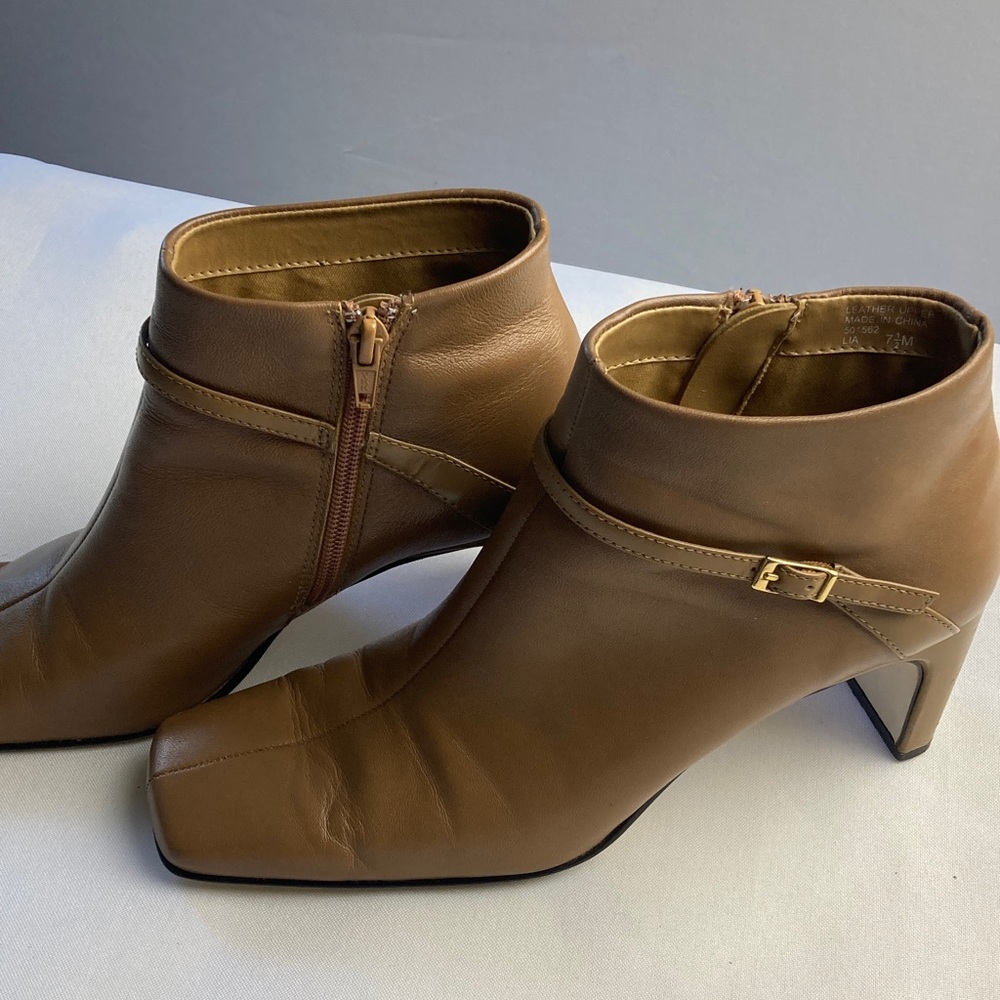 Mootsies Tootsies Tan Vintage Ankle Booties